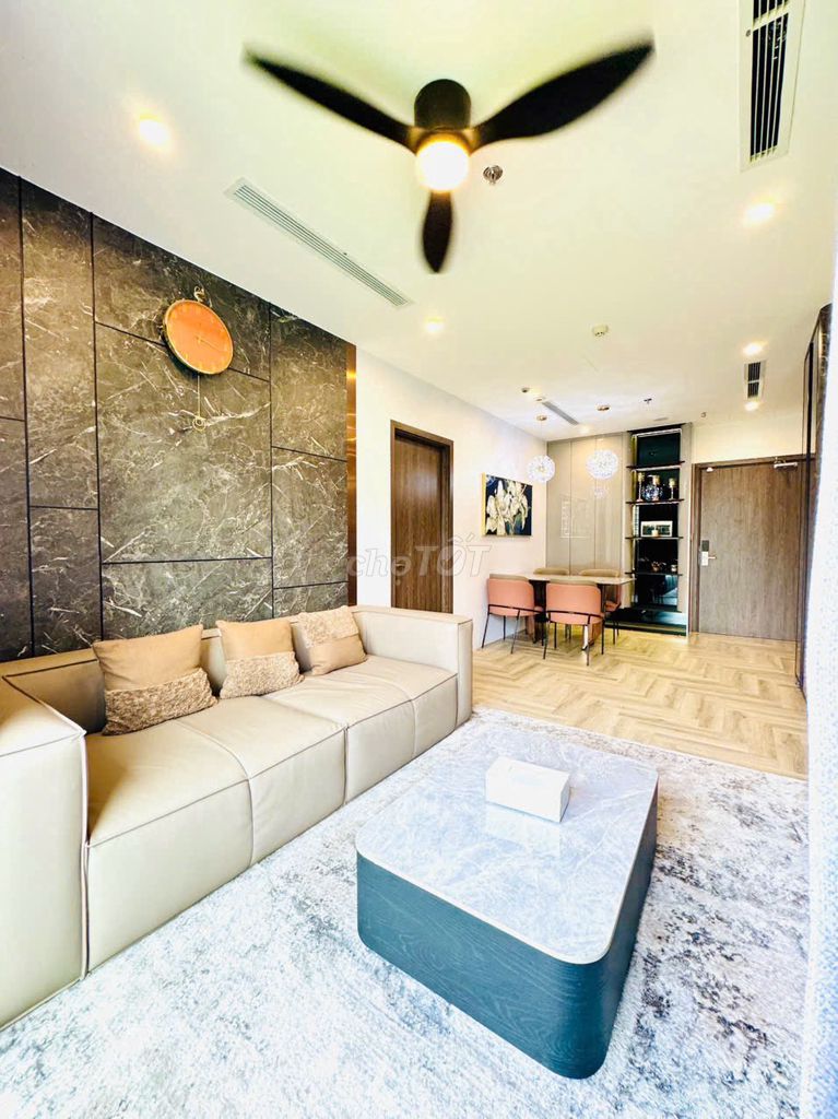 Two bedrooms, two bathrooms, full interior. Twelve million in charge.