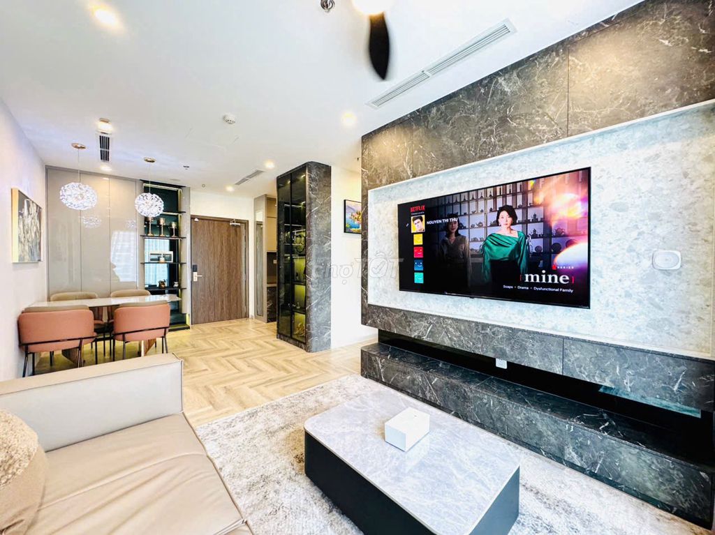Two bedrooms, two bathrooms, full interior. Twelve million in charge.