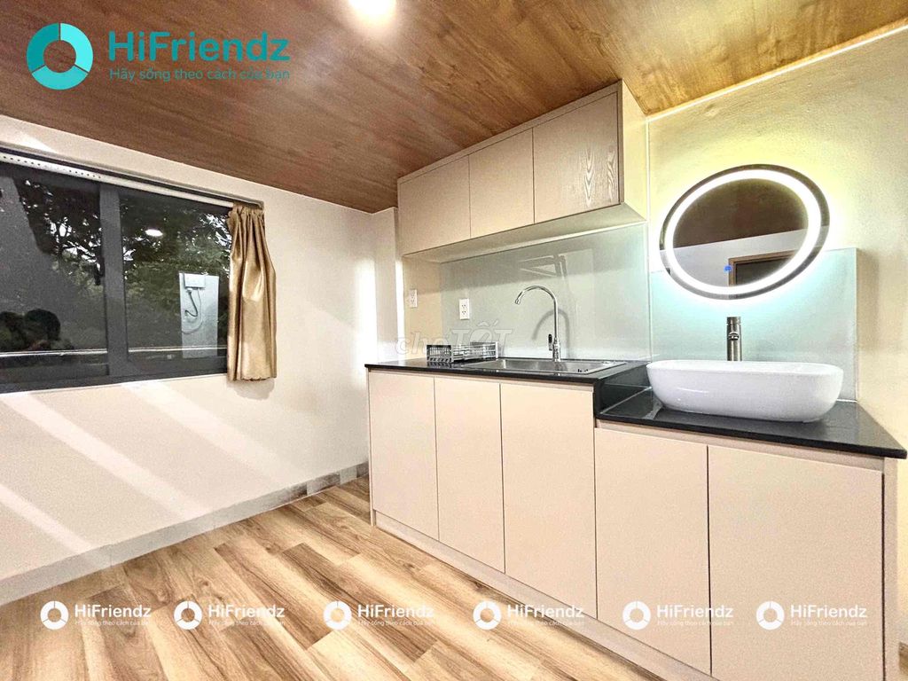 Open the modern apartment, the full interior next to the park.