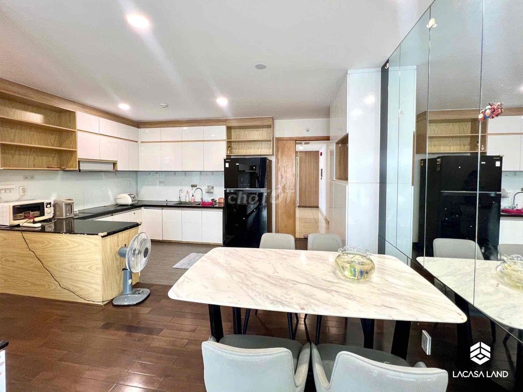 Three Charmington La Pointe Full Bedrooms