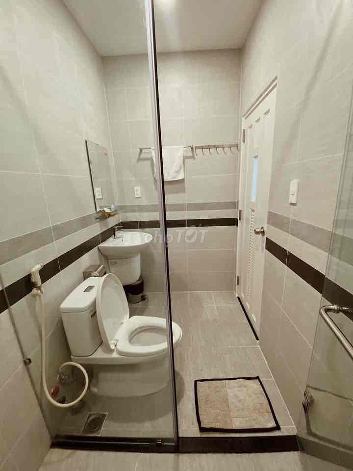 Rent a nice lake service apartment, District 1.