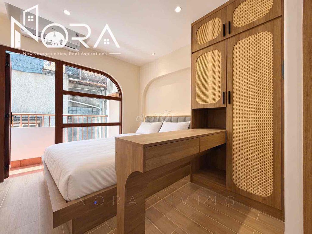 A big balcony bedroom in the center of the third district.