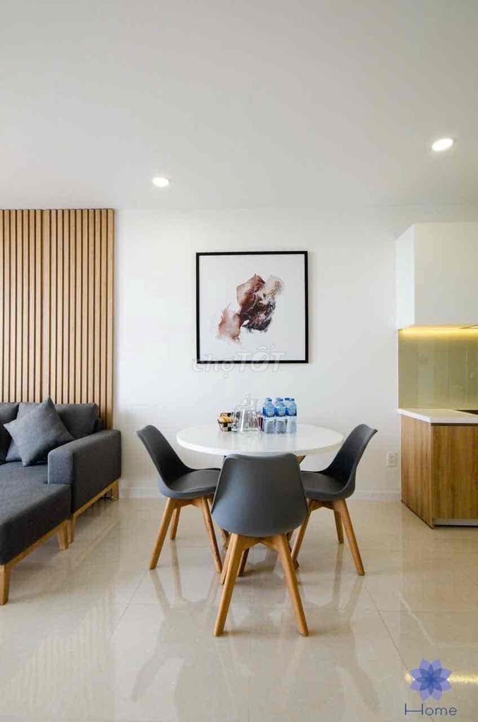 Rent an Orchard Parkview apartment three bedrooms 2 85 meters near the park
