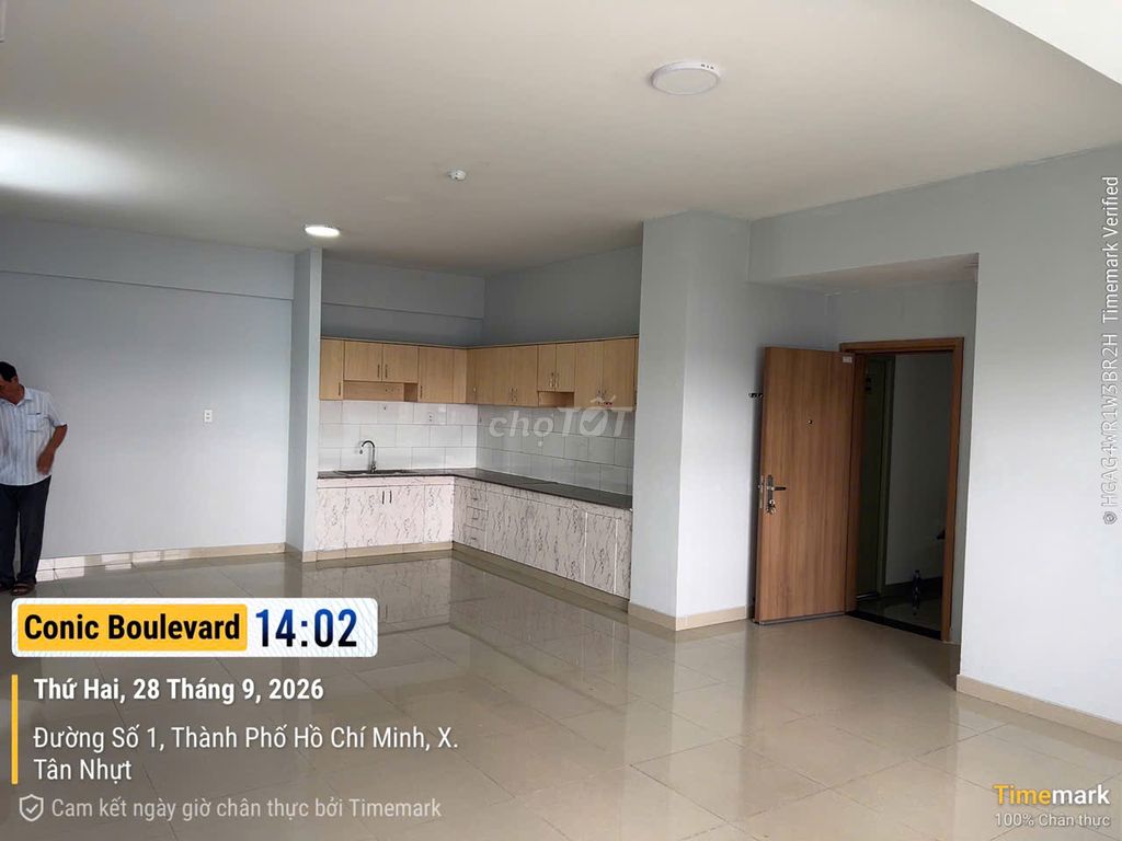 Rent a three-room apartment. Two toilets, 114 m Block B level five, seven million a month.