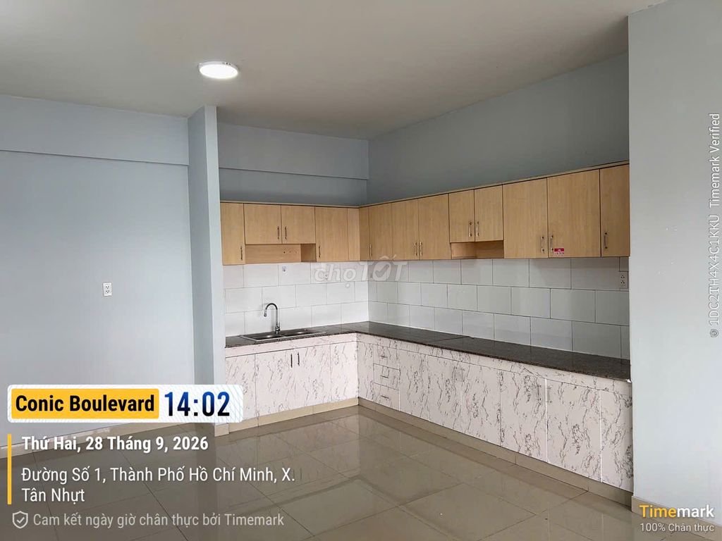 Rent a three-room apartment. Two toilets, 114 m Block B level five, seven million a month.