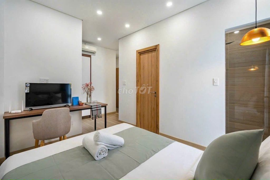 The first bedroom is right here in Nguyễn Trãi District 1.