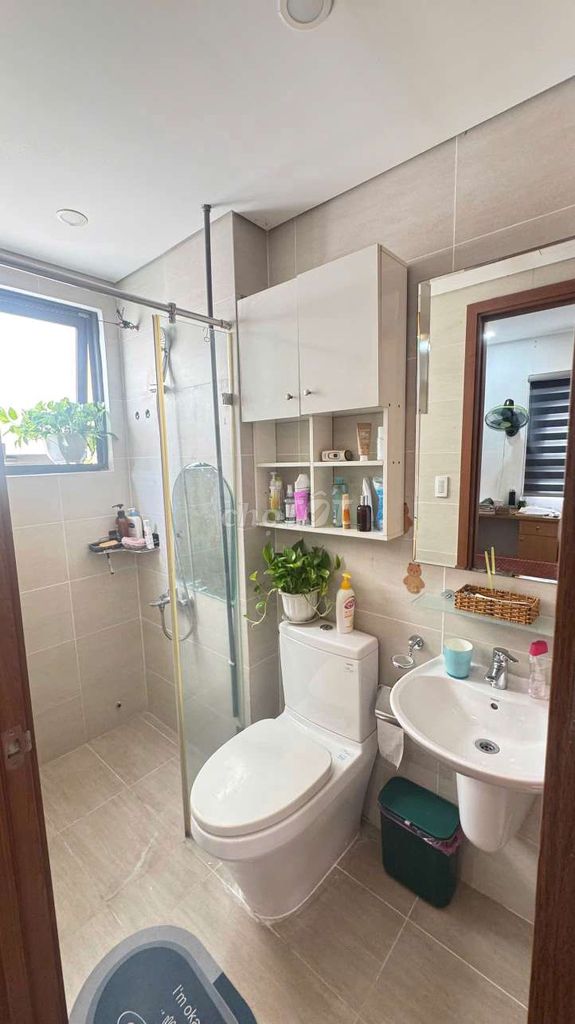 Cityland apartments. Two toilets. Three air conditionings. A bed.