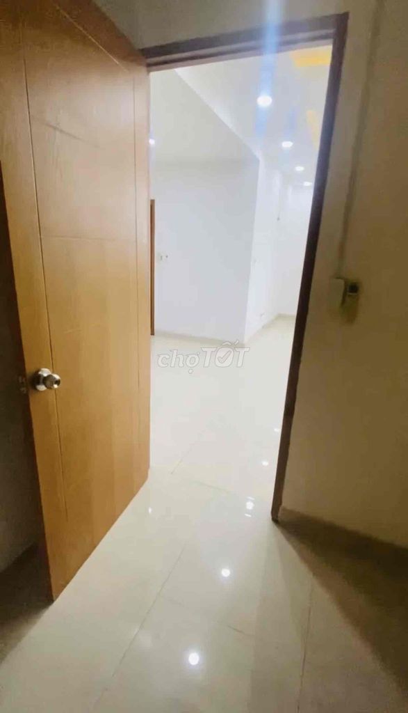 3 bedroom 2 basic furniture room for rent