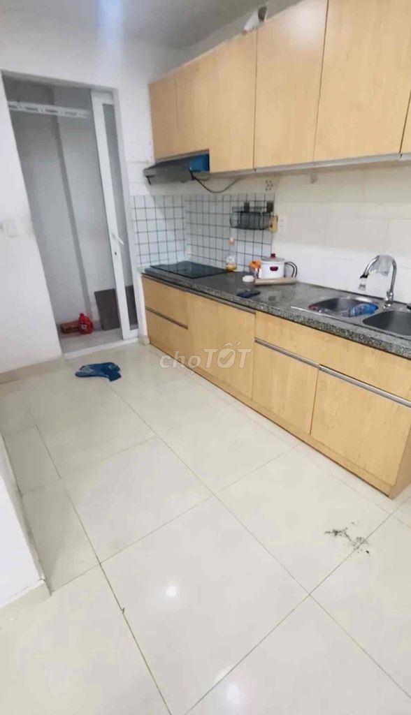 3 bedroom 2 basic furniture room for rent