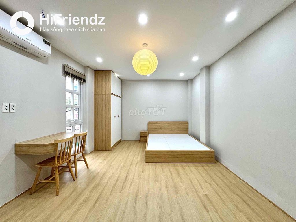 Rent a high-end apartment full new furniture with balconies.