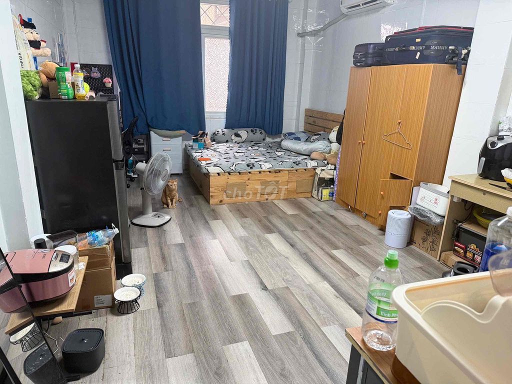 Rent an empty apartment - with a kitchen shelf and air conditioning - Cao Thắng District 3