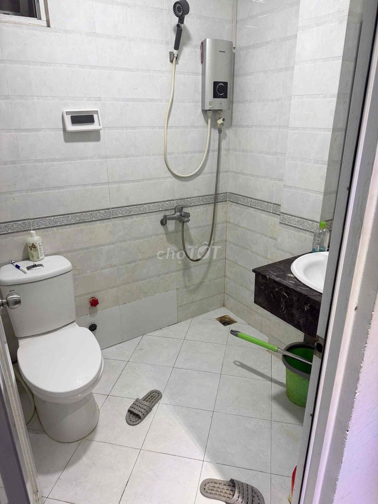 Rent an empty apartment - with a kitchen shelf and air conditioning - Cao Thắng District 3