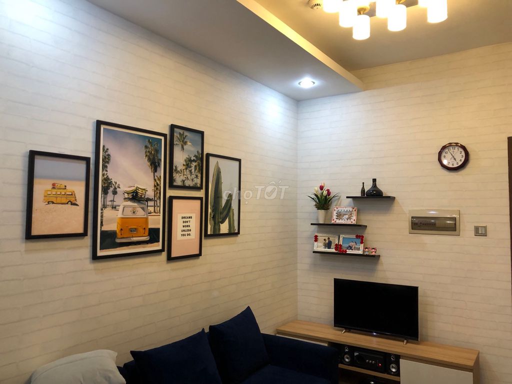 The apartment is a full bedroom. 48 meters.