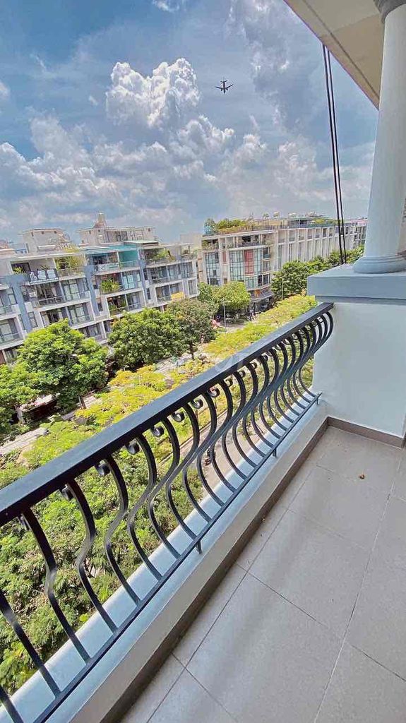 The studio's department/ window is Vạn Phúc City, new house 100%.