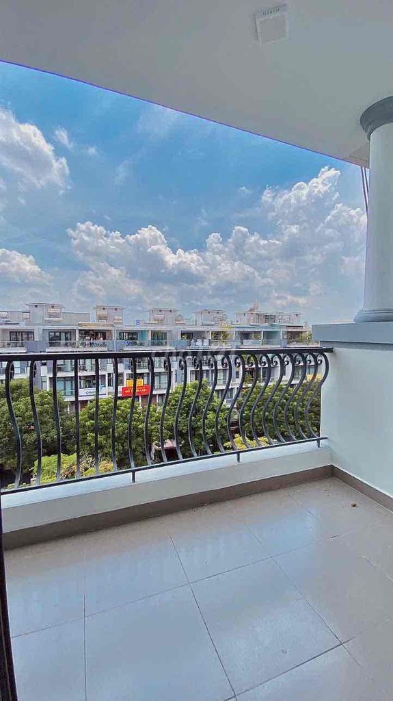 The studio's department/ window is Vạn Phúc City, new house 100%.
