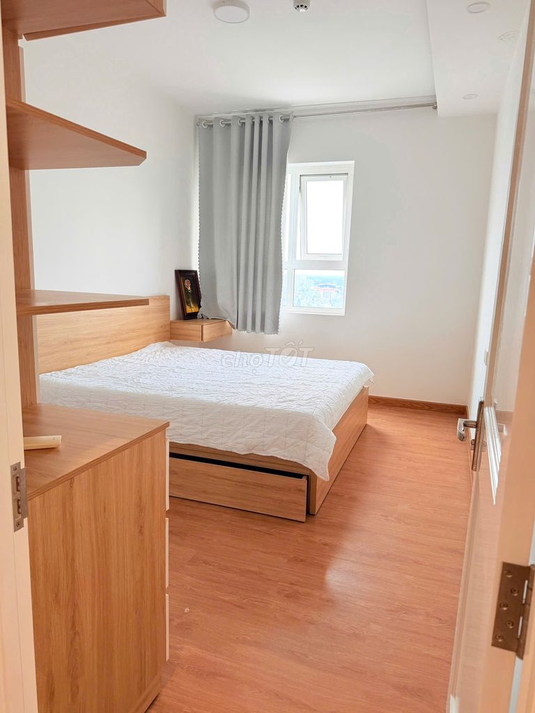 Rent Moonlight Boulevard-- One bedroom, full interior.