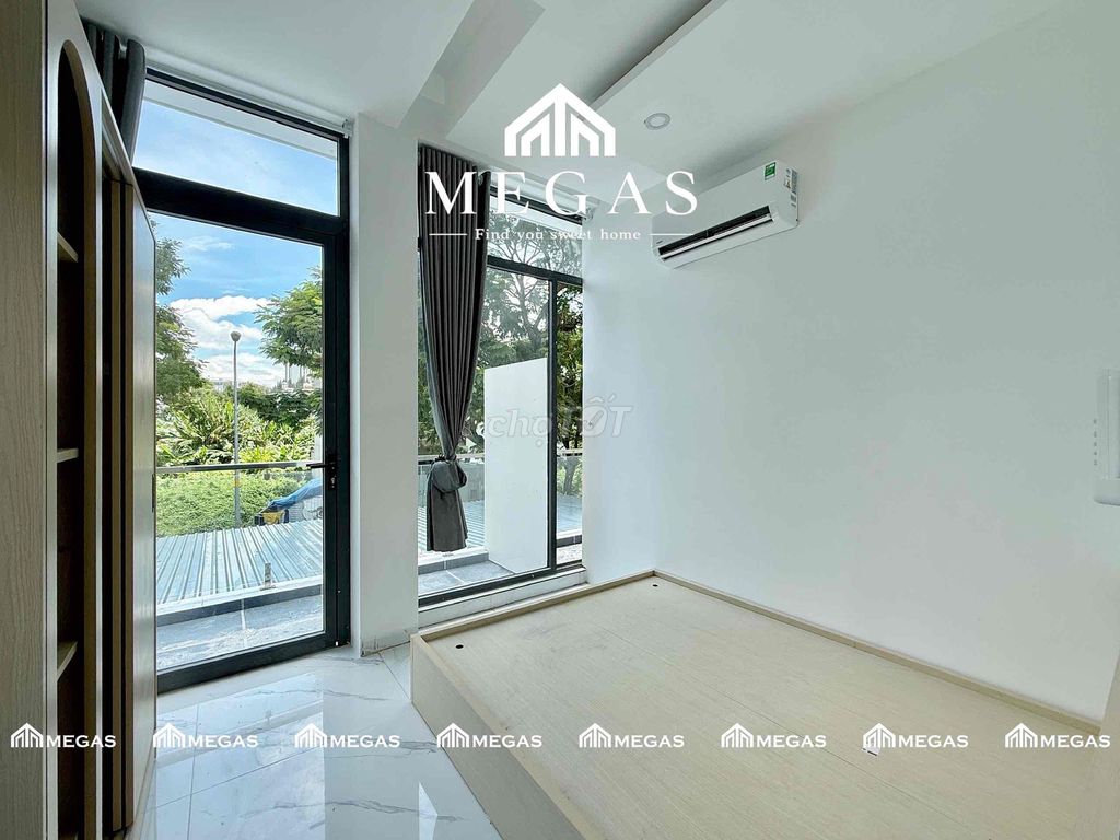 Opening to 500 K apartment 1st balcony