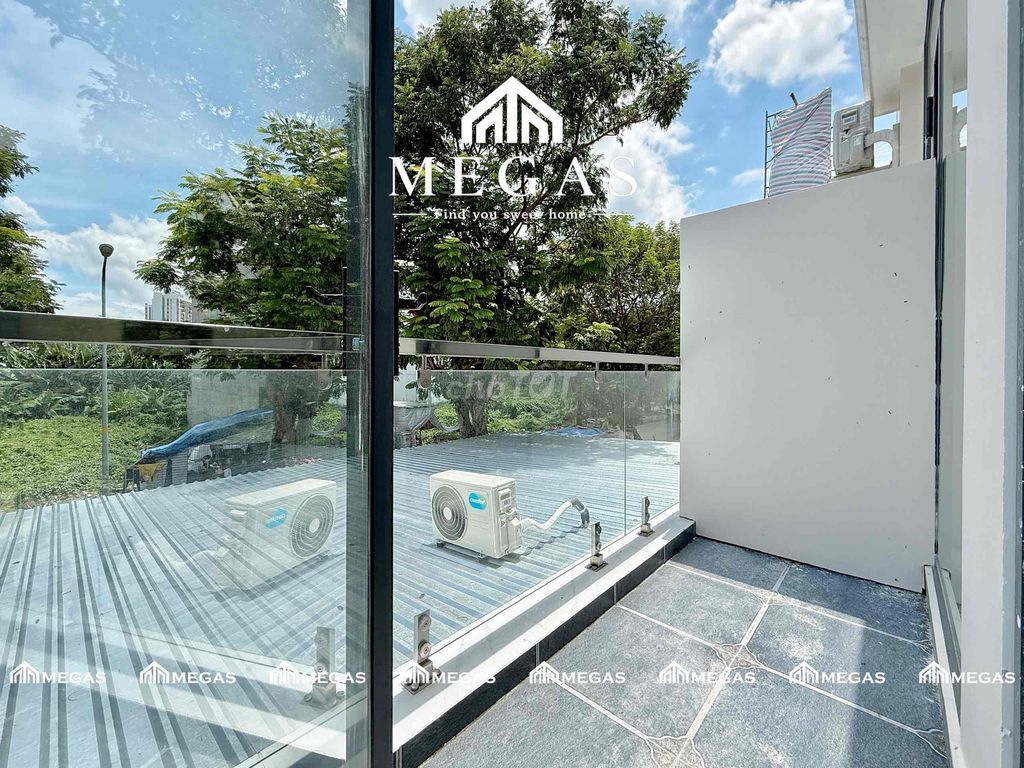 Opening to 500 K apartment 1st balcony