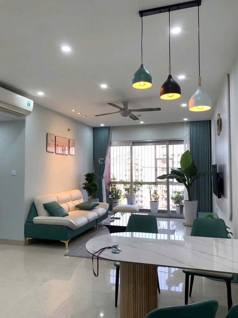 Rent Celadon City-- 3 bedrooms, 2 toilets, balcony, full interior.