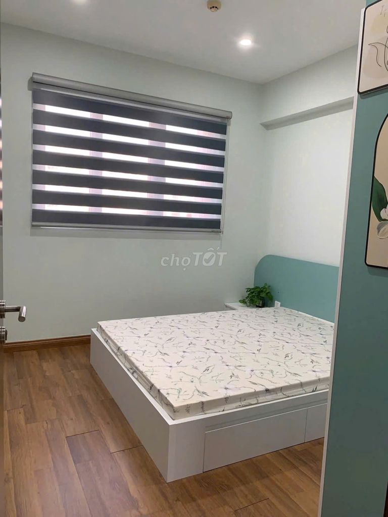 Rent Celadon City-- 3 bedrooms, 2 toilets, balcony, full interior.