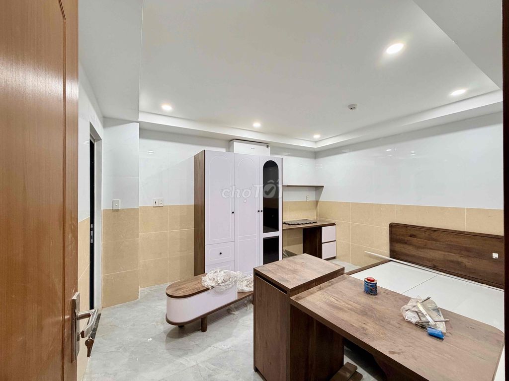 Two bedrooms are 80 M2 wide, full of new furniture 100 percent close to Vermalll.