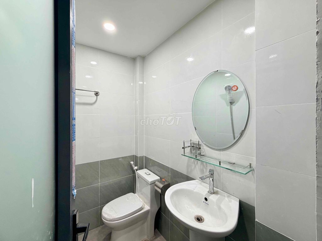 Two bedrooms are 80 M2 wide, full of new furniture 100 percent close to Vermalll.