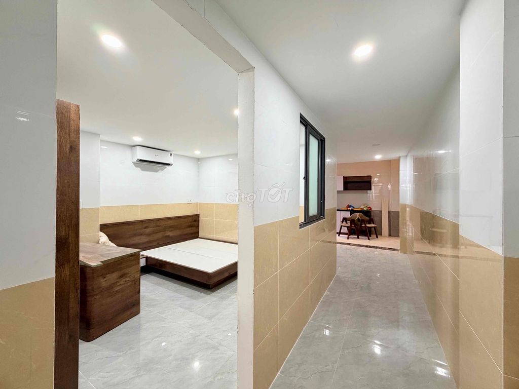 Two bedrooms are 80 M2 wide, full of new furniture 100 percent close to Vermalll.