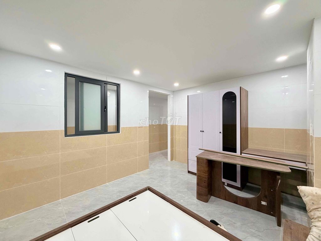 Two bedrooms are 80 M2 wide, full of new furniture 100 percent close to Vermalll.