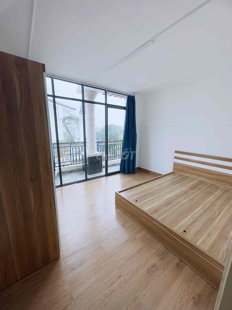 The Bancol 50 M2 studio -- close to the trade, near the war school, industrial