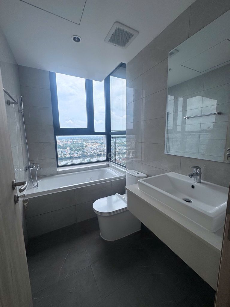 Renting Mini Garden DA qua home 100 percent uninhabited with a bathtub, kitchen+ smelling.