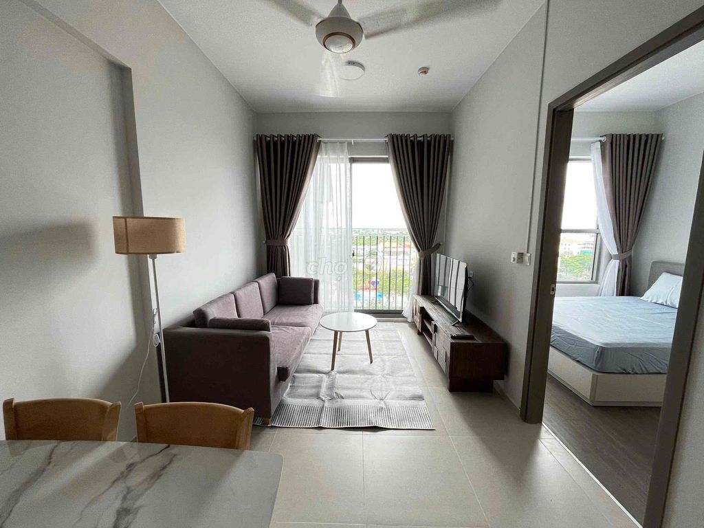 The two bedrooms, the corner, the one with the winch that hired Full interior. Ten million a month.