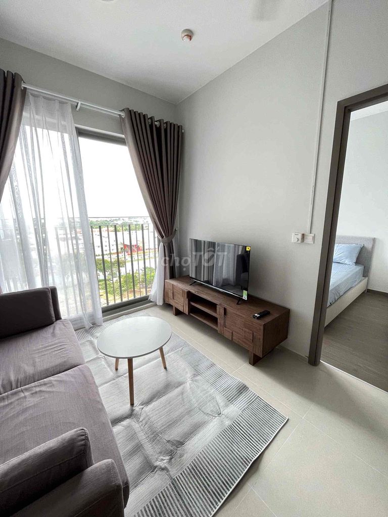 The two bedrooms, the corner, the one with the winch that hired Full interior. Ten million a month.