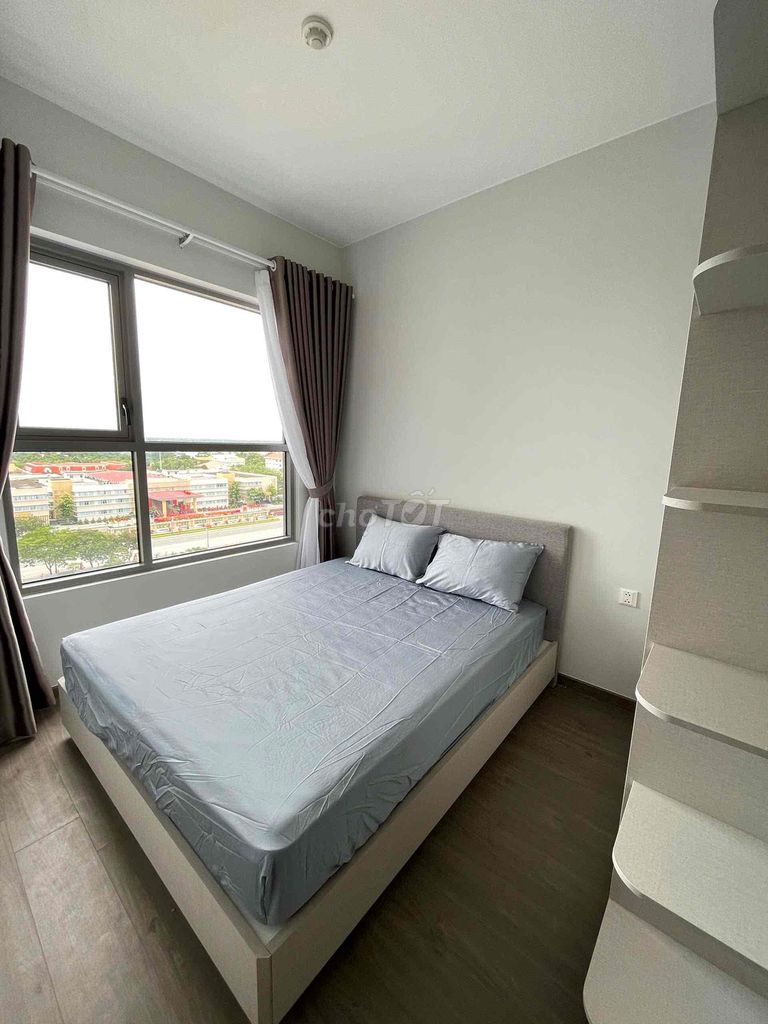 The two bedrooms, the corner, the one with the winch that hired Full interior. Ten million a month.