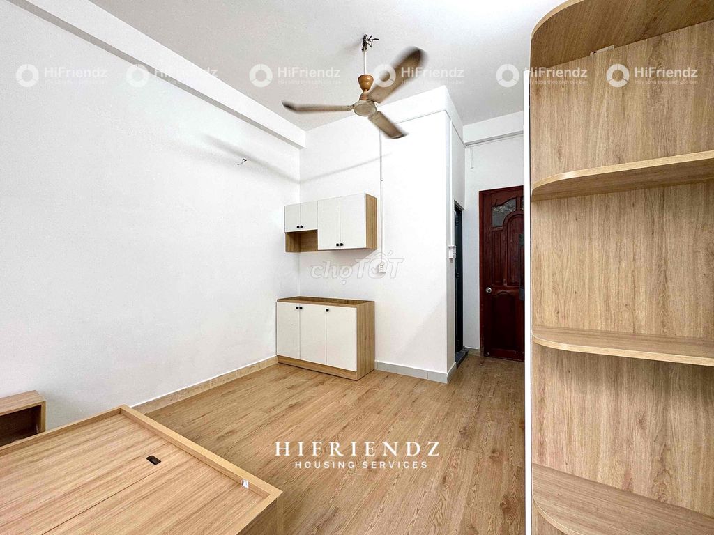 Opening a super-full balcony building at the heart of District 5.
