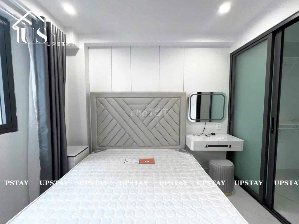 A kitchen bedroom in the hospital 1 -- in the middle of a rough center.