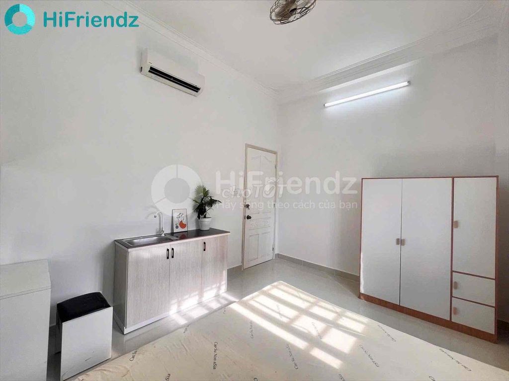Rent a white service apartment.