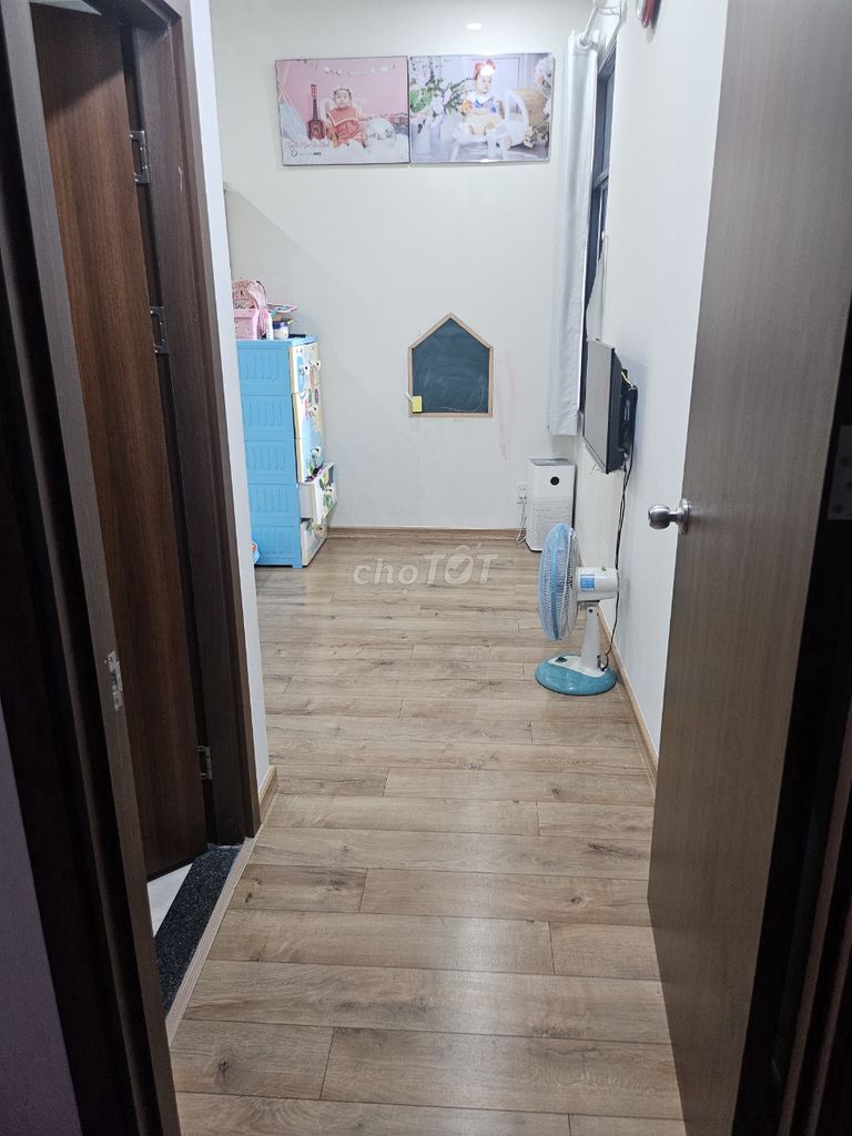 Rent Green River area 6'2"/2/2 bedrooms 2 full-ton interior toilets for 11 million.