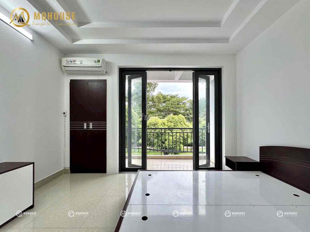 A super wide pacol bedroom. Full interior.