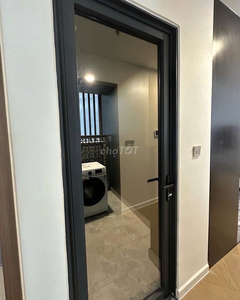 Rent all three bedrooms. 96 M2 view empty interior.