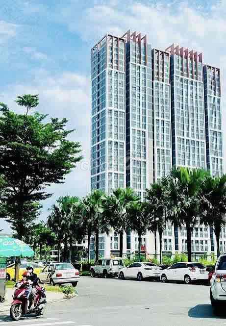 share 1 bedroom plus a private bathroom. VHS apartment 2 bedrooms - 2 ladies' priority toilets
