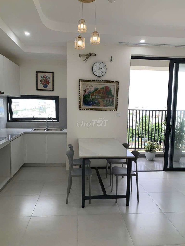 Rent a Mauriora three bedroom two, toilet 80 meters.