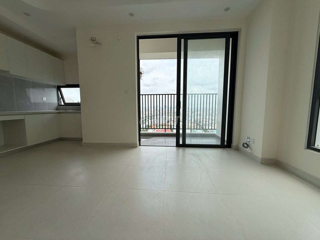 Rent a Mauriora three bedroom two, toilet 80 meters.