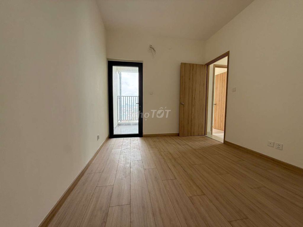 Rent a Mauriora three bedroom two, toilet 80 meters.