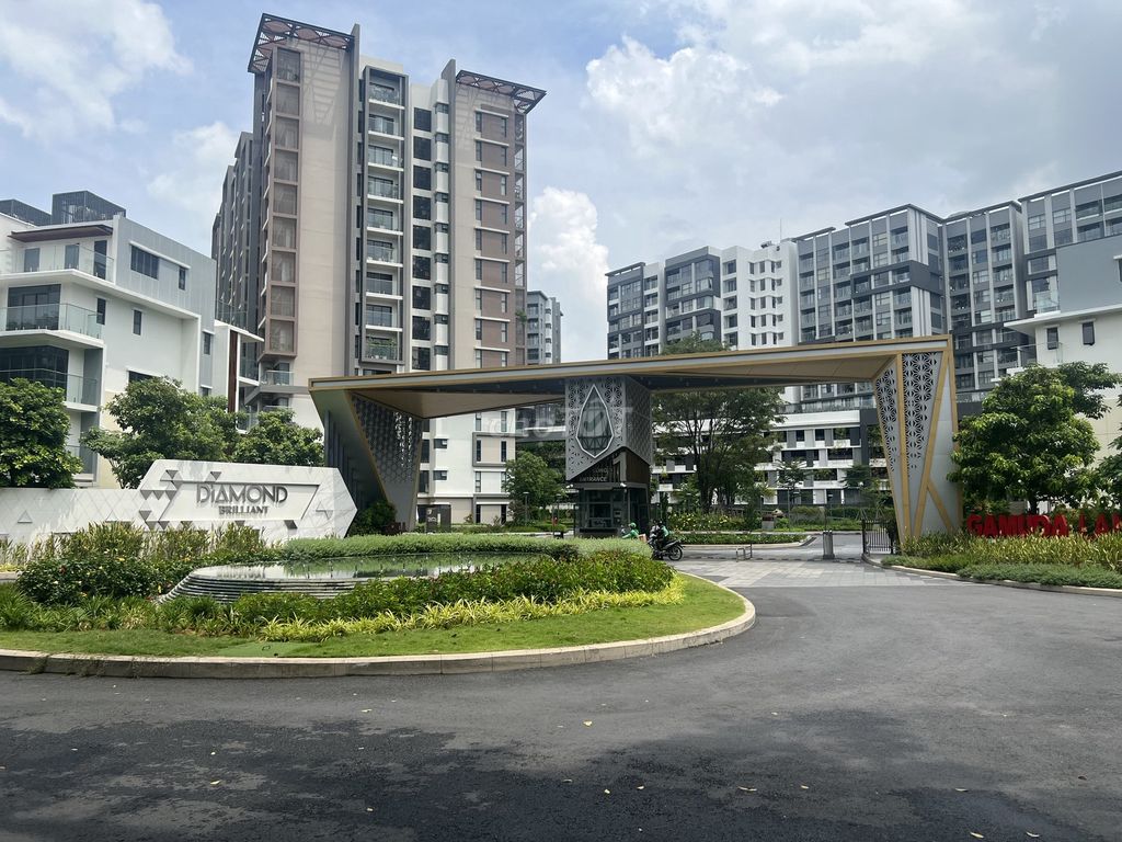 The airline rents the Diamond Level Celadon City Tân Phú.