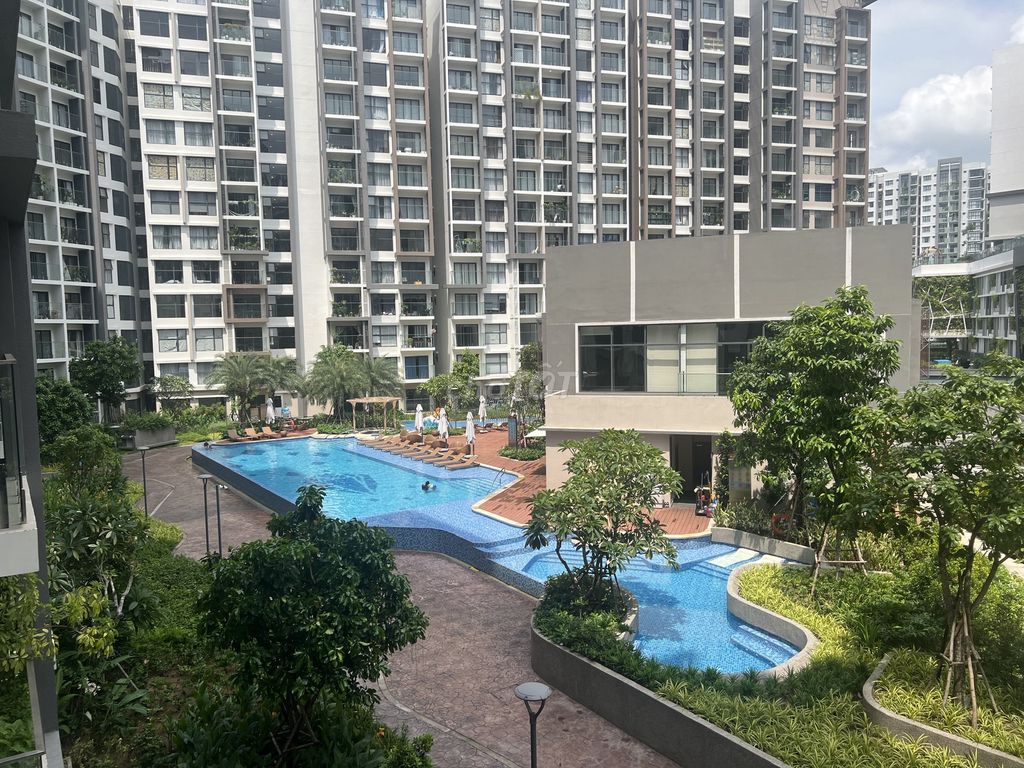The airline rents the Diamond Level Celadon City Tân Phú.