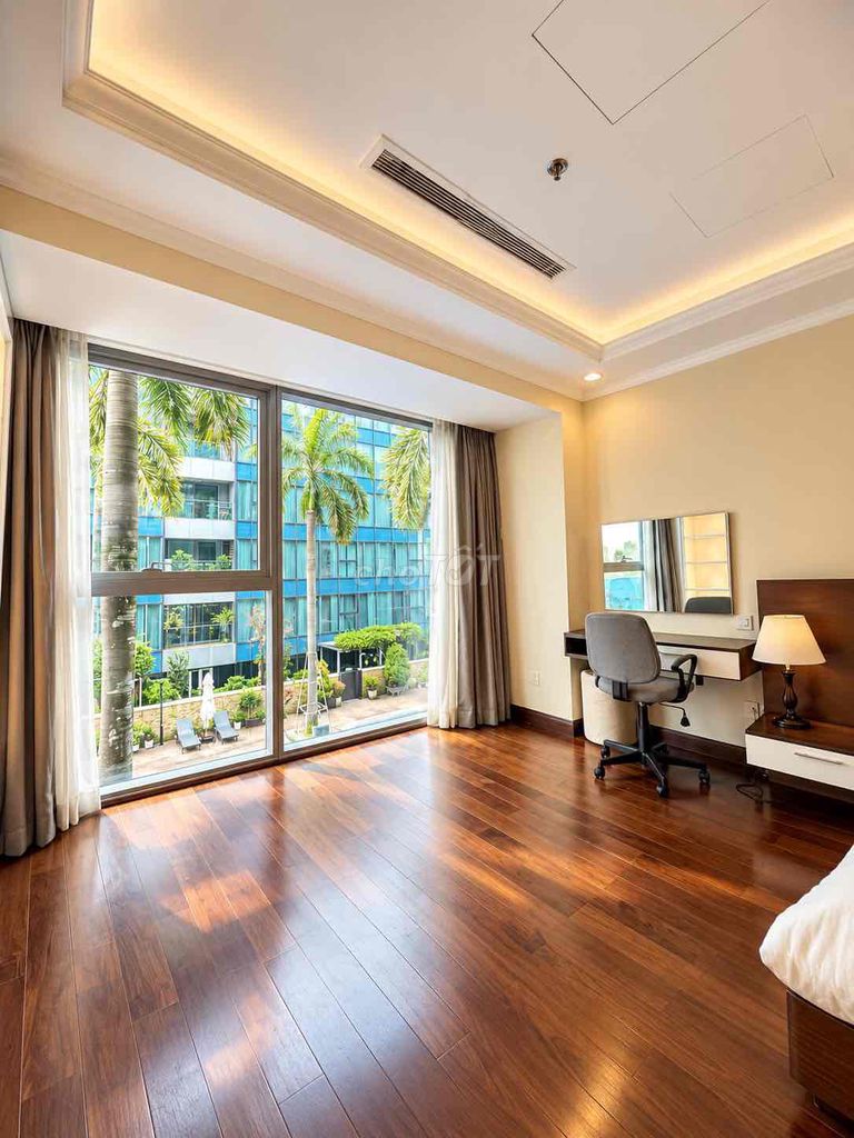 We're going to hire vincom to start 72 Lê Thánh Tôn-- 1st District 1: 160 m2