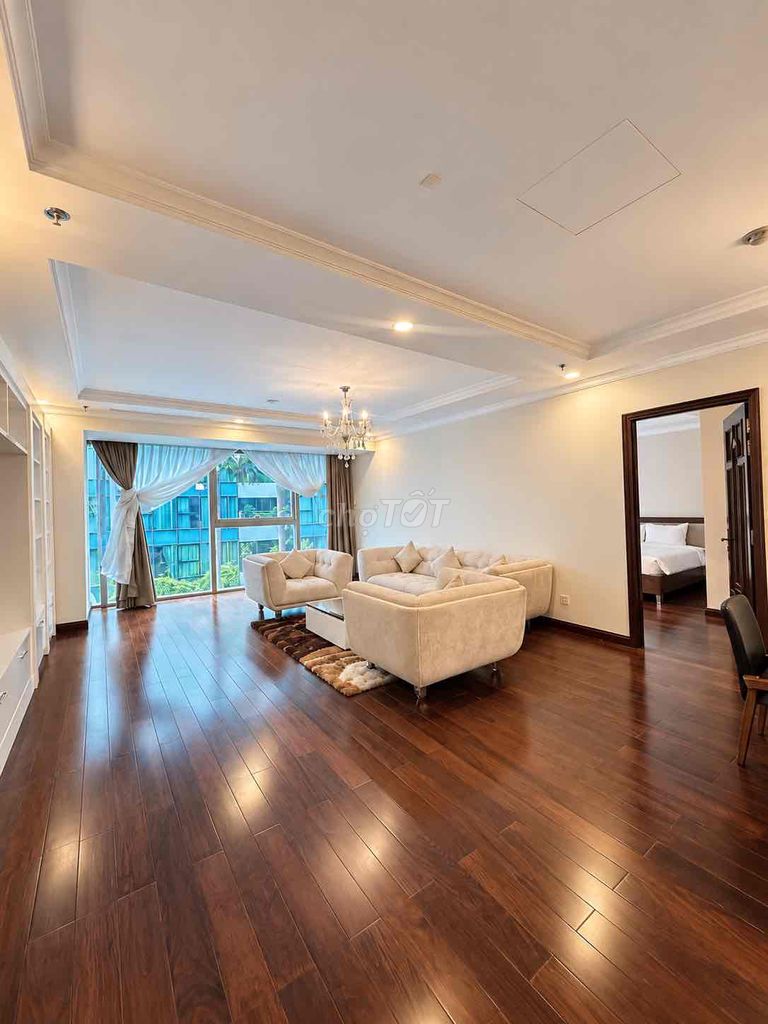 We're going to hire vincom to start 72 Lê Thánh Tôn-- 1st District 1: 160 m2