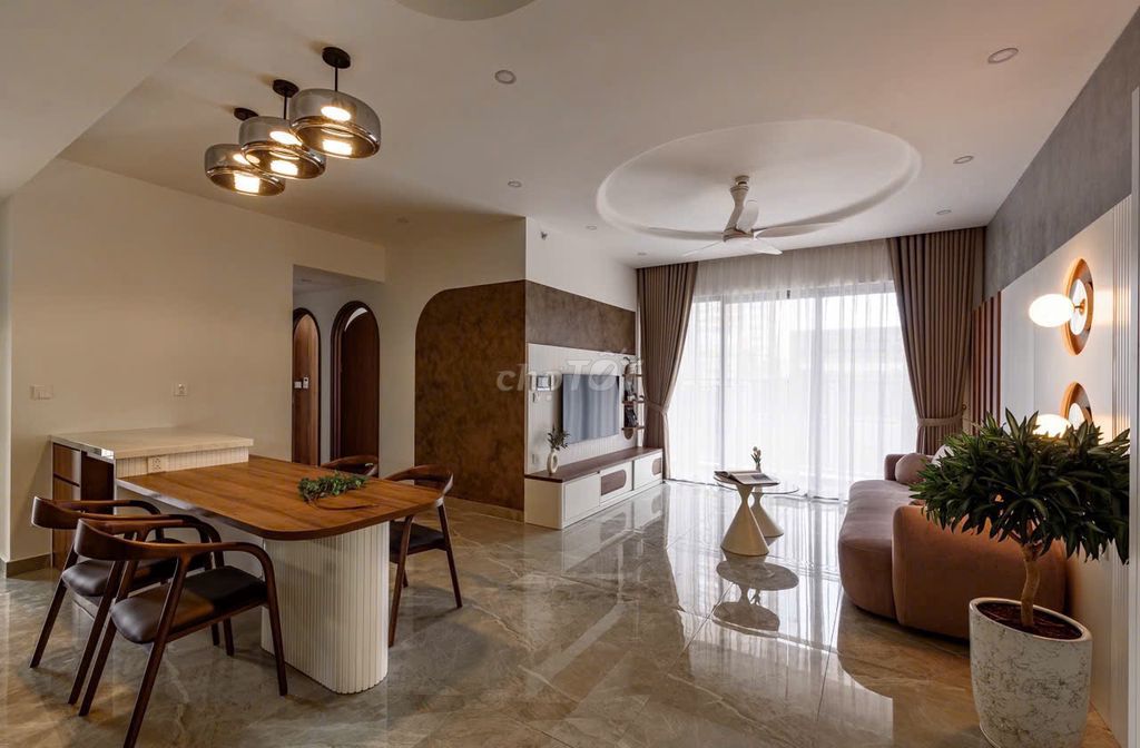 The owner sent in Celesta Rise 3 rooms full of furniture 106 m2 right now.
