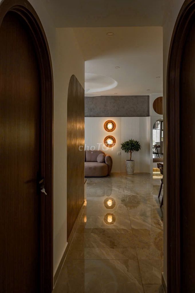 The owner sent in Celesta Rise 3 rooms full of furniture 106 m2 right now.