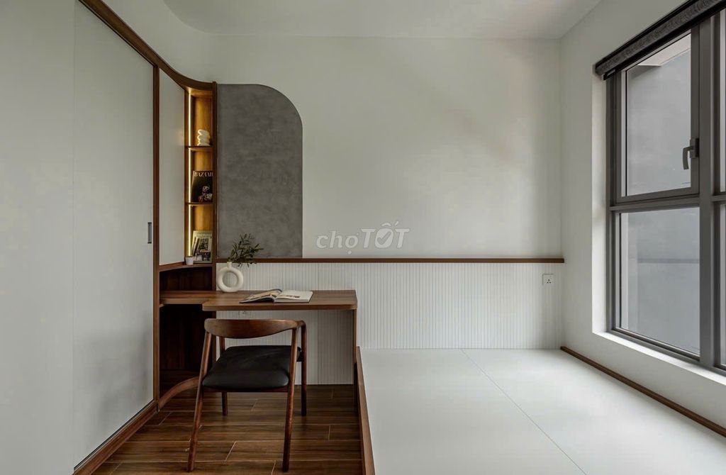 The owner sent in Celesta Rise 3 rooms full of furniture 106 m2 right now.
